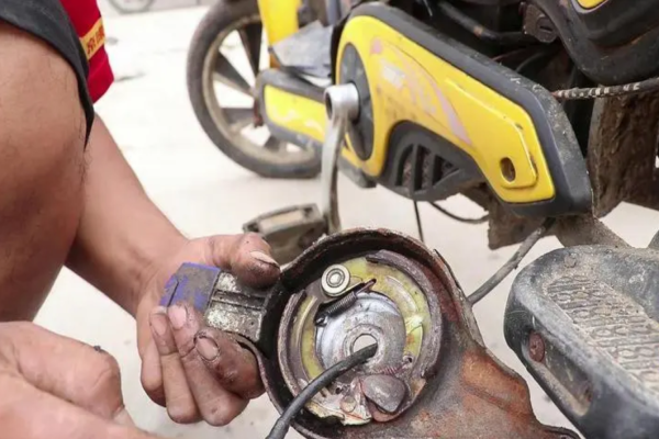 大理电动车刹车故障